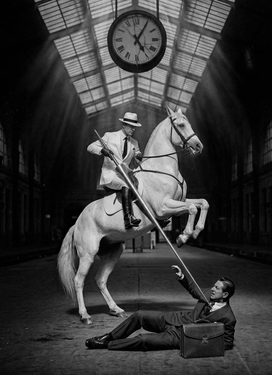 Donna sulla soglia Donna di fronte al tempo zero